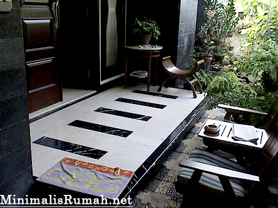 Model desain minimalis ini menampilkan b
