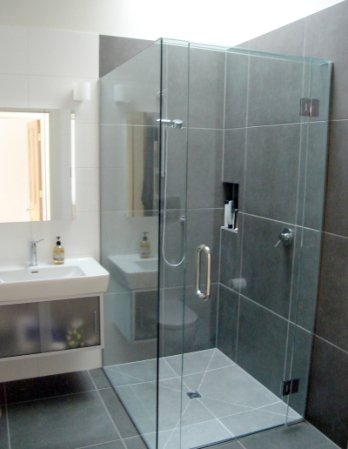 Desain Kamar Mandi Kaca Rumah Minimalis