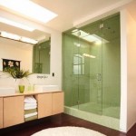 Model dinding Kaca Kamar Mandi Rumah Minimalis