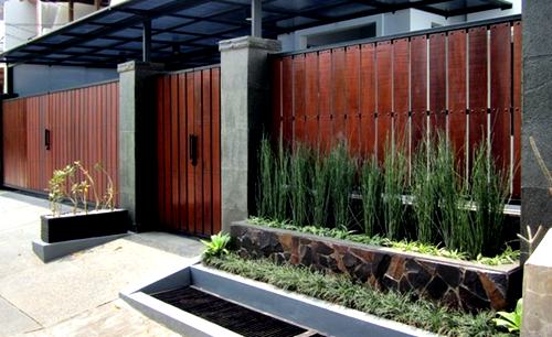 Pagar kayu modern minimalis