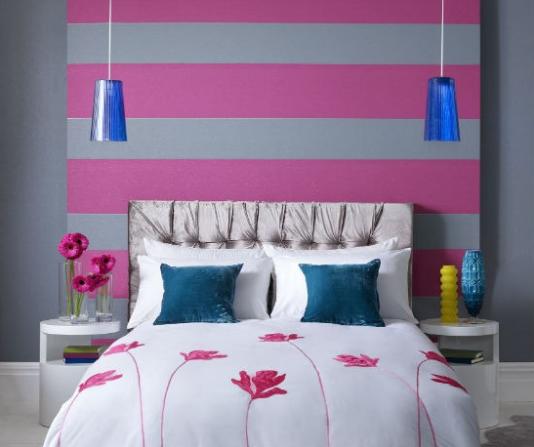 Desain Wallpaper Kamar Tidur Pink Bergaris