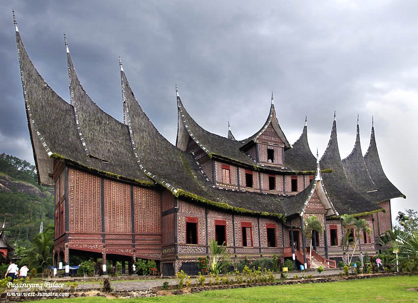 Gambar Rumah Adat Minangkabau