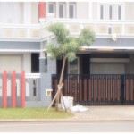 pagar rumah minimalis modern kombinasi beton, besi, kayu