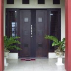 warna cat pintu rumah bagian depan