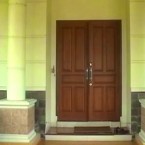 warna pintu rumah bagian depan