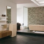 Kamar Mandi Dengan Dinding Batu Alam Rapi
