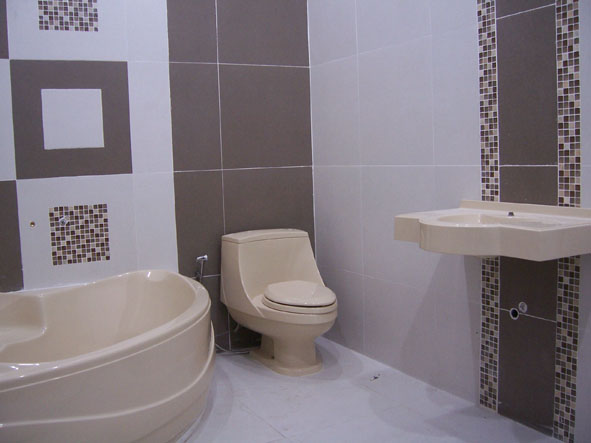 Lantai Keramik Kamar Mandi Minimalis Hitam Krem Cokelat