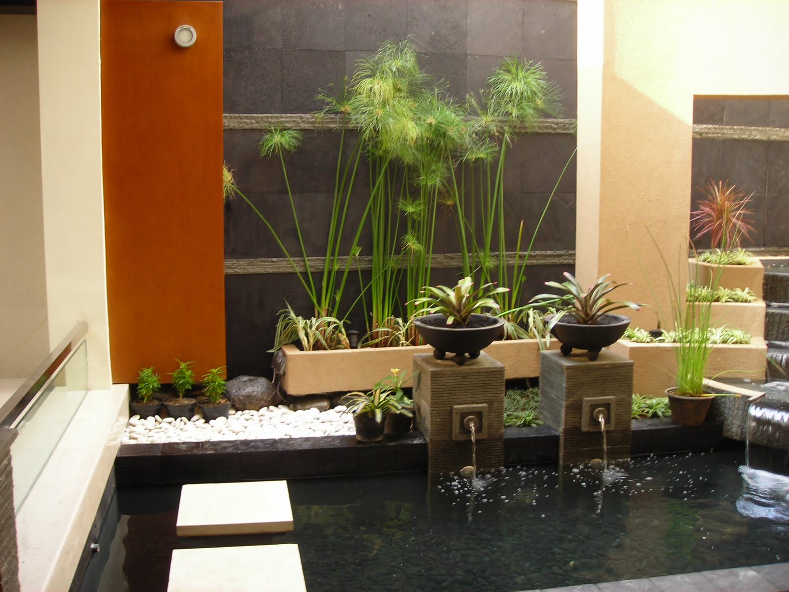 Taman Depan Rumah Minimalis Sederhana