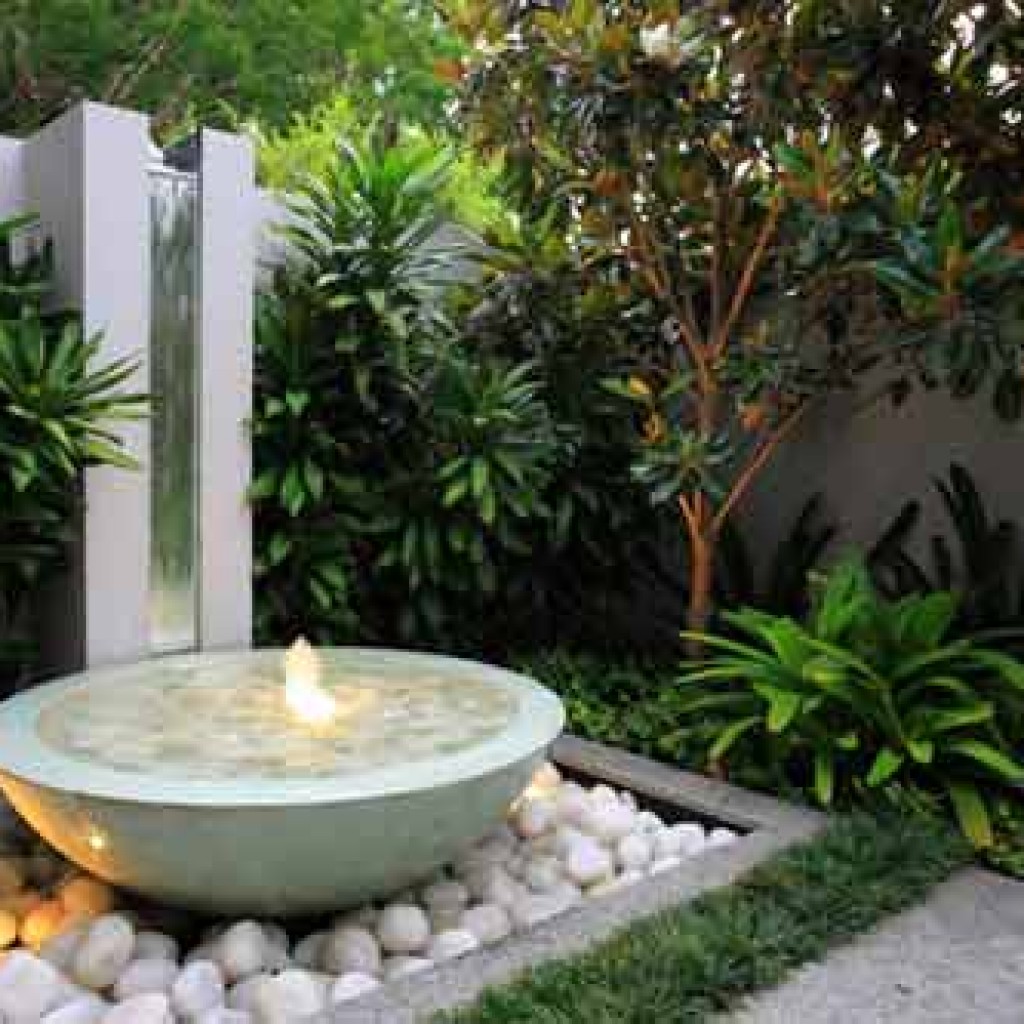 Air Mancur pada Taman Halaman Rumah