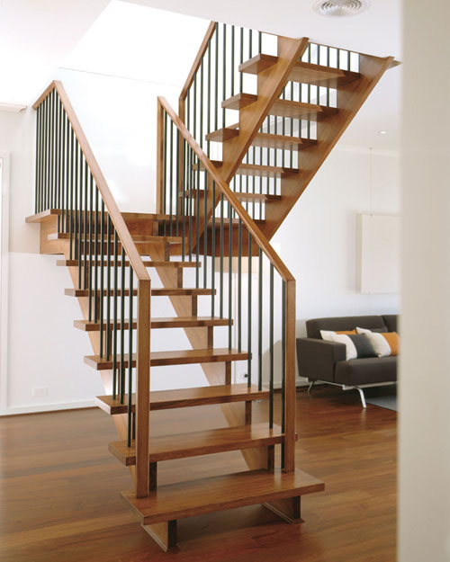 desain tangga rumah minimalis zig zag bahan kayu