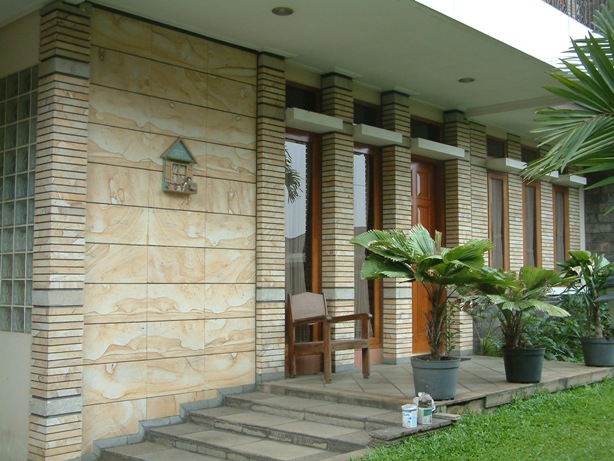 rumah-dengan-batu-alam